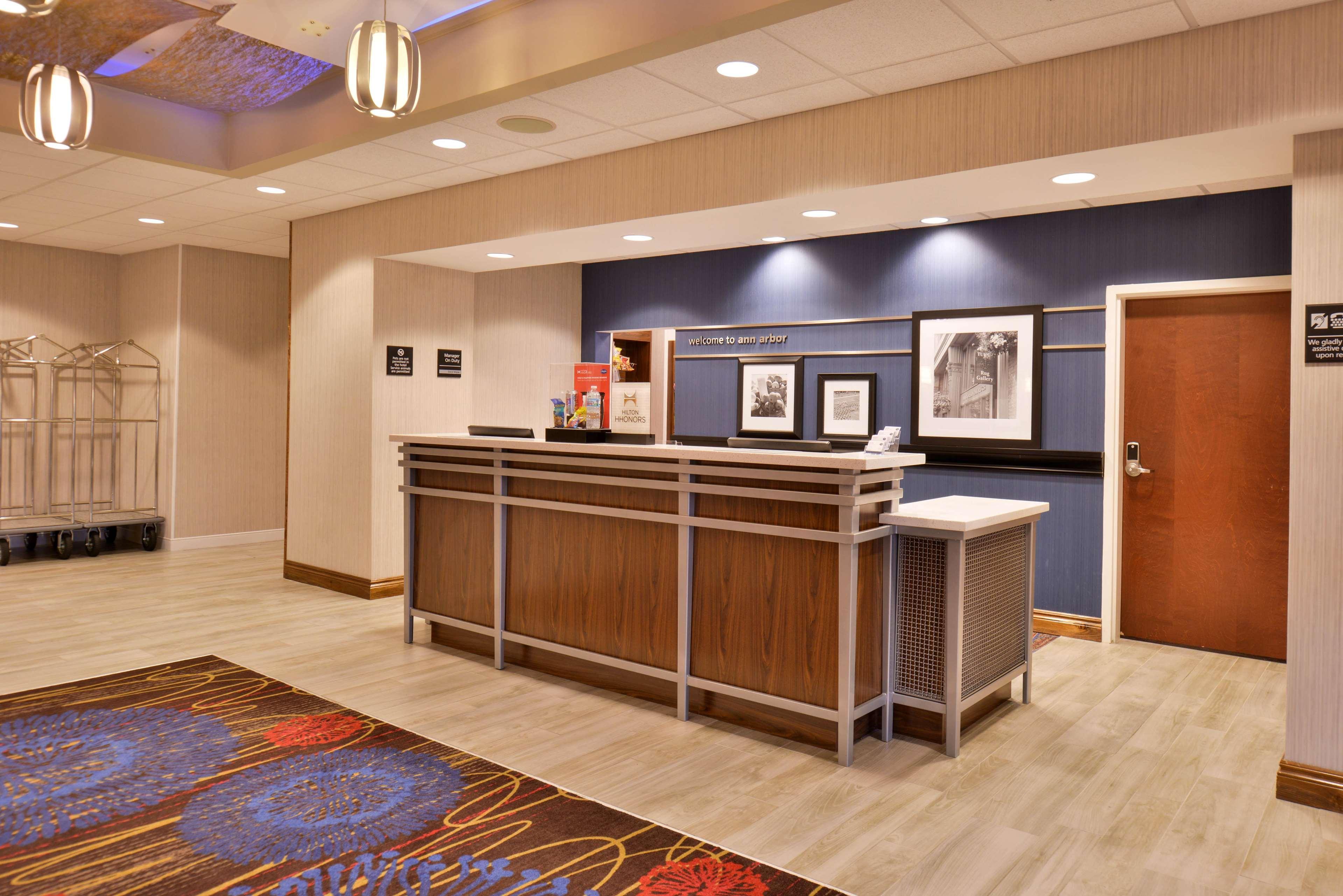 Hotel Hampton & West