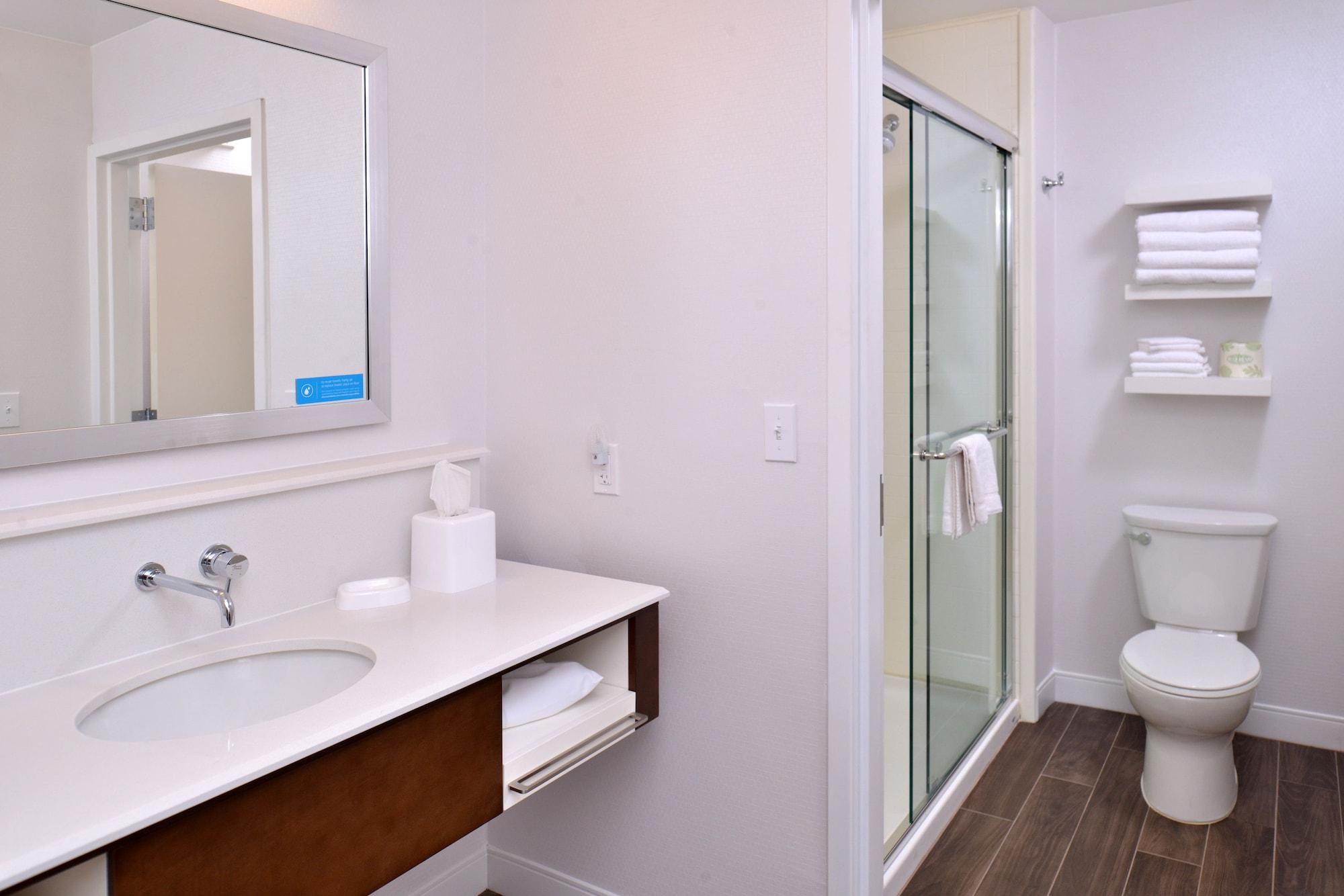 Hotel Hampton & West