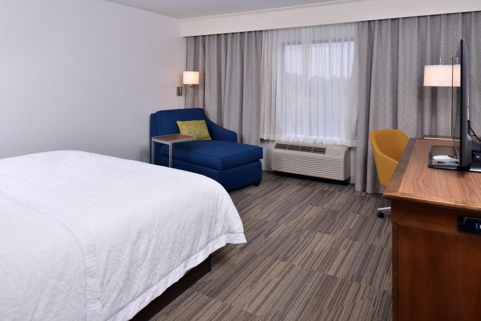 Hampton & West Hotel 3*